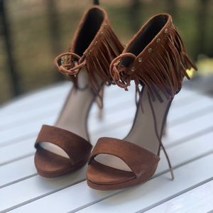 Brown suede heel! 7.5M in great condition